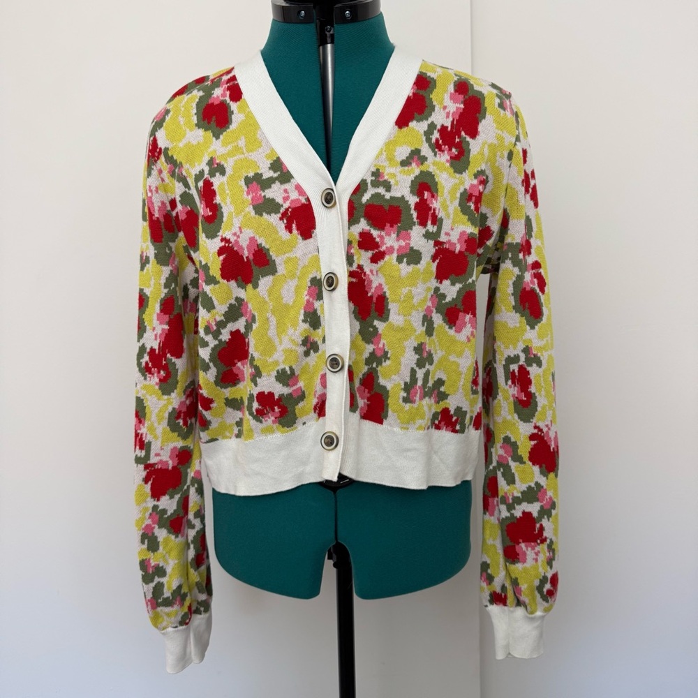 Cabi Garden Cardigan in Painterly
Floral Spring 2024 Medium